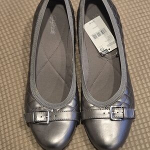 Gunmetal Silver Quilted Jaclyn Smith Women's Wedge 10M